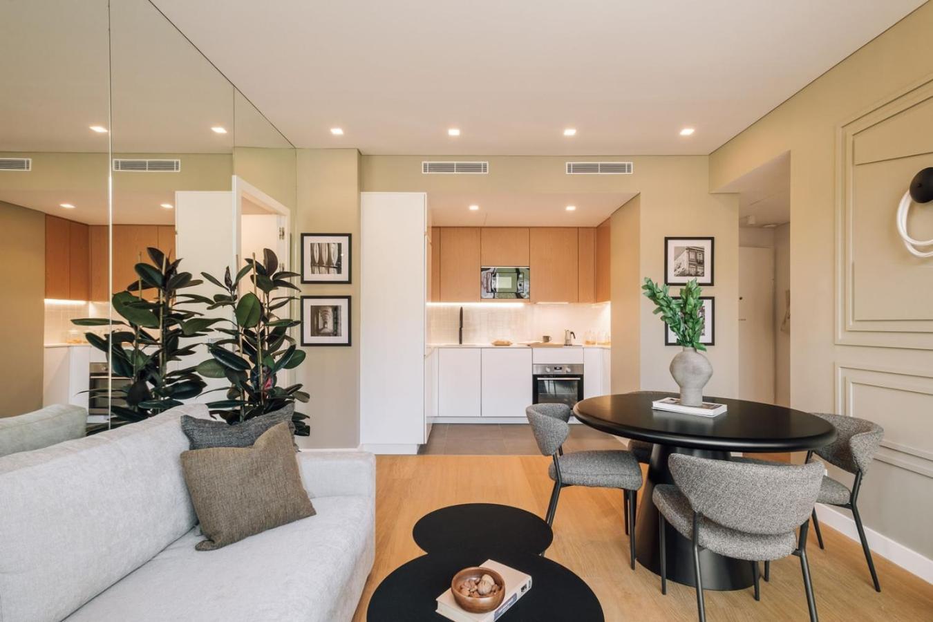 Carvalhal - 2 Bedrooms And Pool In Avenidas Novas Lisbon